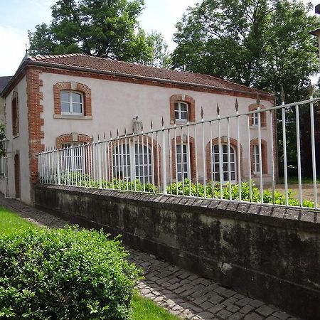 Chateau Mesny Gite Au Fil Des Pages Vic-sur-Seille Luaran gambar